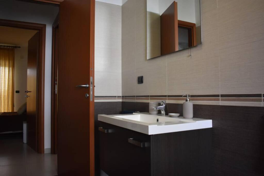 Donna Teresa Accomodation - Holiday House โมโนโปลี ภายนอก รูปภาพ