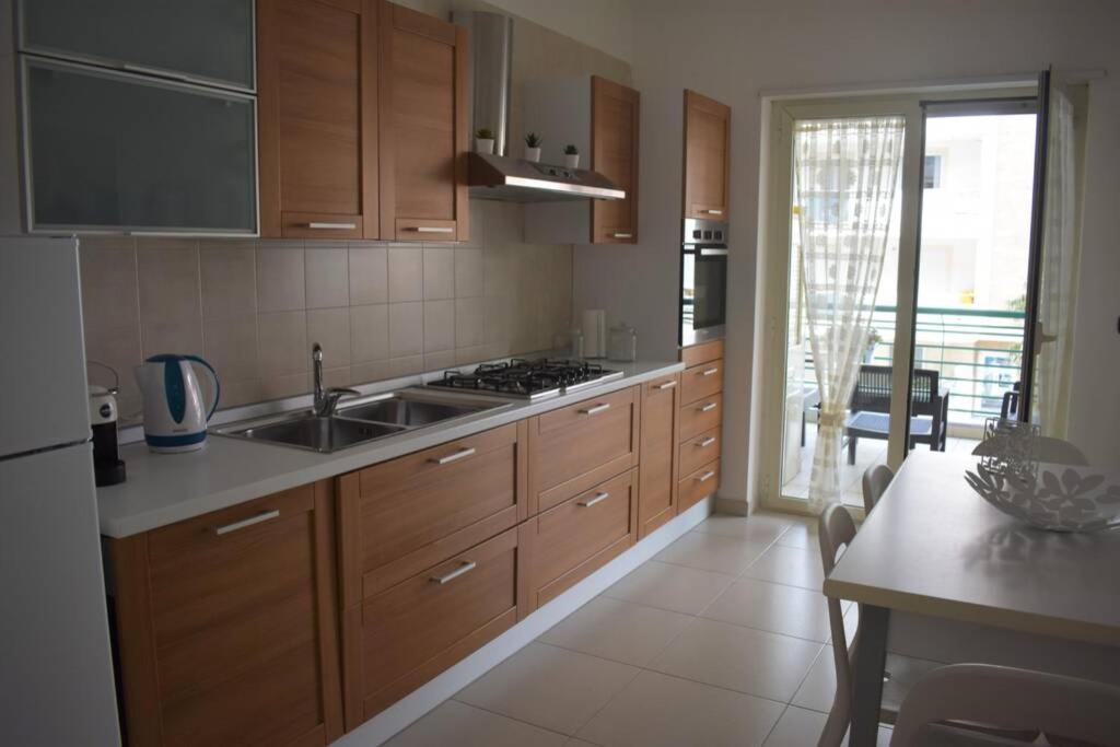 Donna Teresa Accomodation - Holiday House โมโนโปลี ภายนอก รูปภาพ